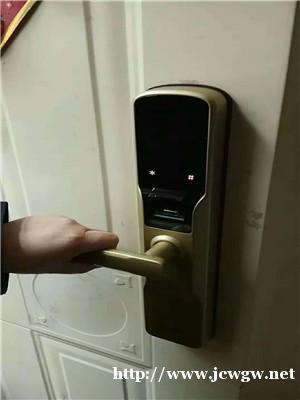 卧室门安装指纹锁