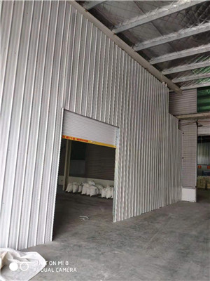 厂房门安装完成