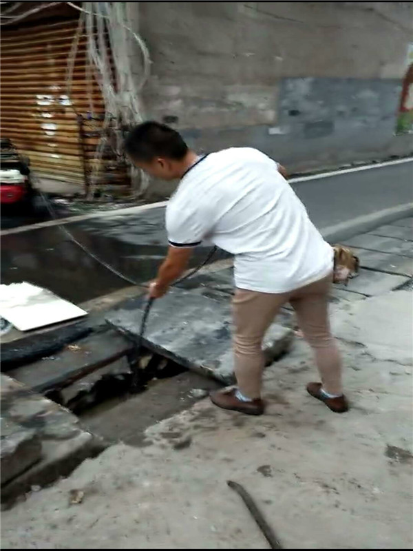 地沟疏通师傅电话多少