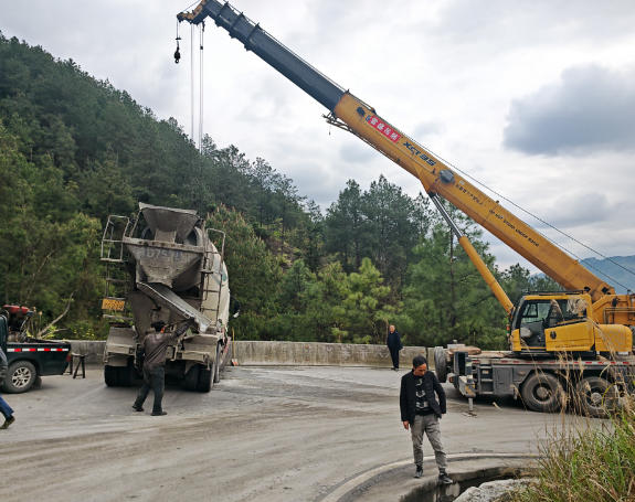 綦江吊车出租与多家企业合作，长期信赖有保障​