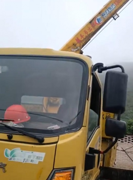 为什么说租随车吊比买更划算？凯里老板算的经济账​