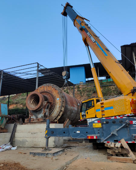 如何确保吊车在运输过程中符合相关法规和标准？