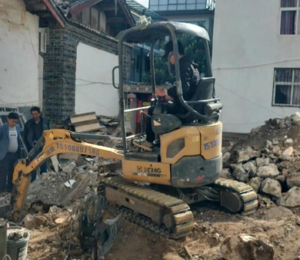 丽江乡村道路拓宽，选 15 吨还是 20 吨的挖机租赁更契合施工需求？​