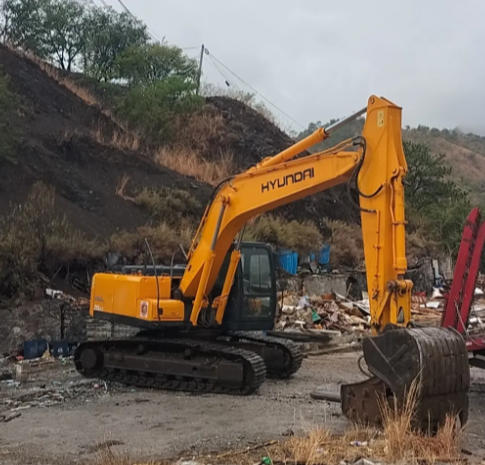 丽江水库加固工程，租赁大型挖机的运输费用由谁承担？​