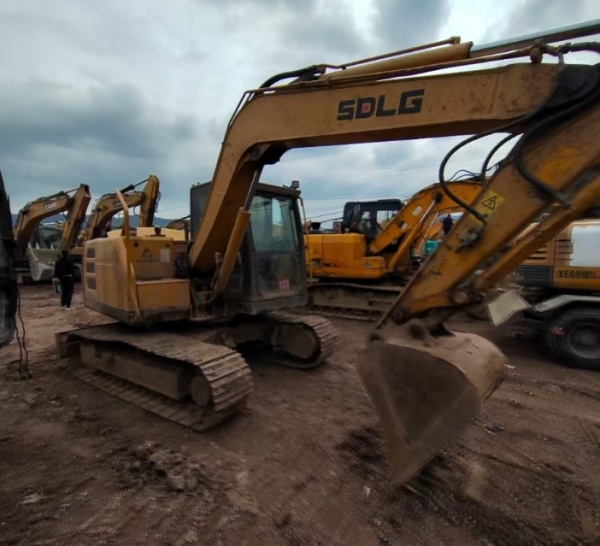 如何判断南充挖机出租公司的真实资质？查这三个证就够！