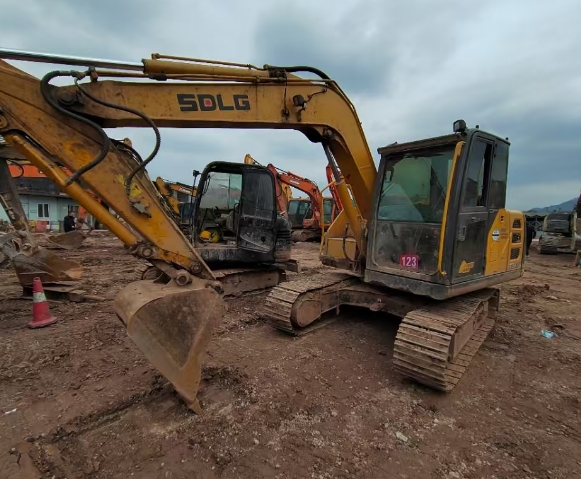 南充雨季施工如何保障挖机安全？专业公司防雨措施揭秘！