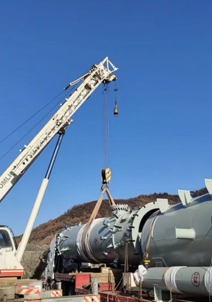 随州市桥梁建设租赁吊车，跨河作业时的安全防护措施有哪些？