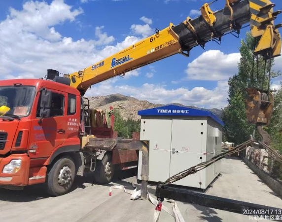 紧急吊装任务别着急！富蕴吊车出租，迅速出动，使命必达！​