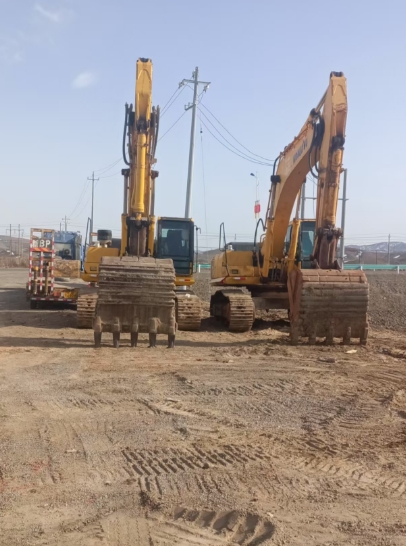 富蕴挖机出租，全城低价，服务优质，吊装就选它！​