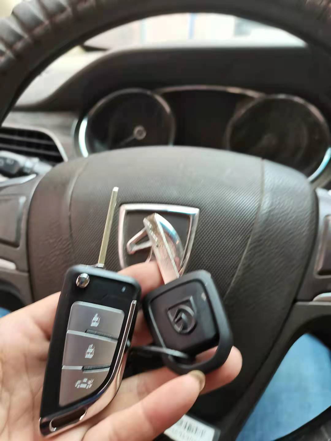 清溪开锁教你汽车锁如何防止被撬？