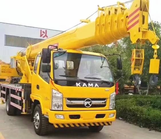 邓州吊车出租使用前应仔细检查和准备吊车。