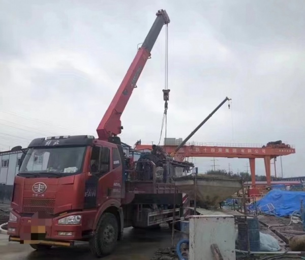 建水出租随车吊，租赁流程复杂吗？