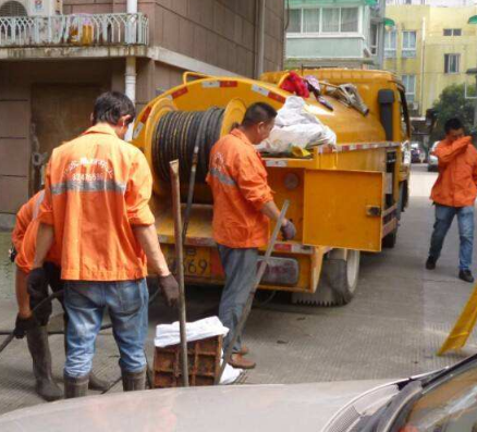 化粪池清理至关重要，怎样选择专业的清理团队？