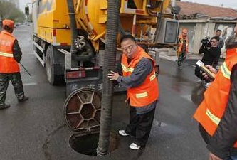 化粪池满溢存在隐患，专业清理流程是怎样的呢？