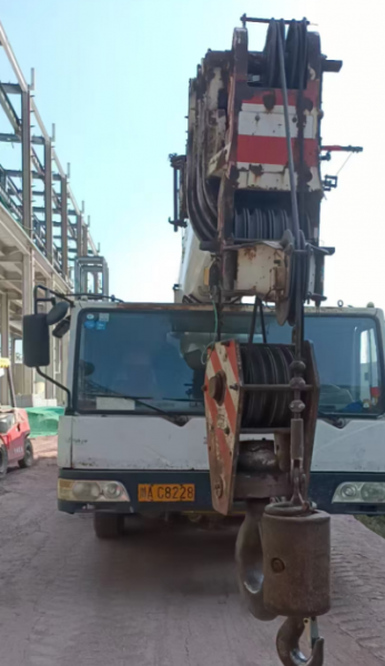 在租赁吊车前，如何对设备进行全面的质量检查和技术评估？