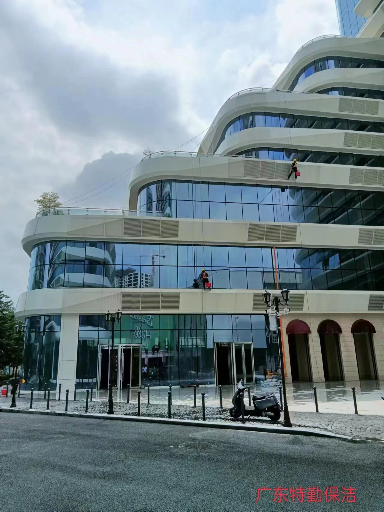 高空外墙清洗的施工方案