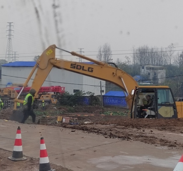 池州吊装公司介绍经常租赁吊车有哪些注意事项？