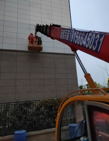 池州吊装公司为您介绍吊车在建筑行业的重要性