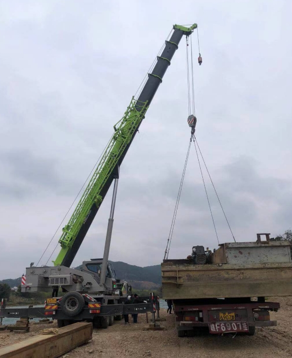 使用柳州吊车时应注意哪些事项？