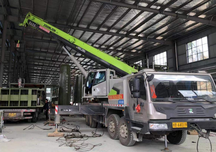 柳州吊车租赁公司讲解吊车使用中应注意的事项