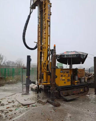 雨季打井容易出现坍塌，有什么可靠的防护措施？​