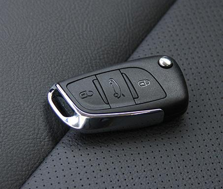 乌兰浩特配一把汽车钥匙要多少钱？配起来方便吗？