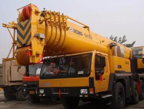 在吊车操作过程中，吊装地点的选择非常重要