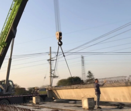 哪些因素影响东方市吊车出租的价格波动和差异？