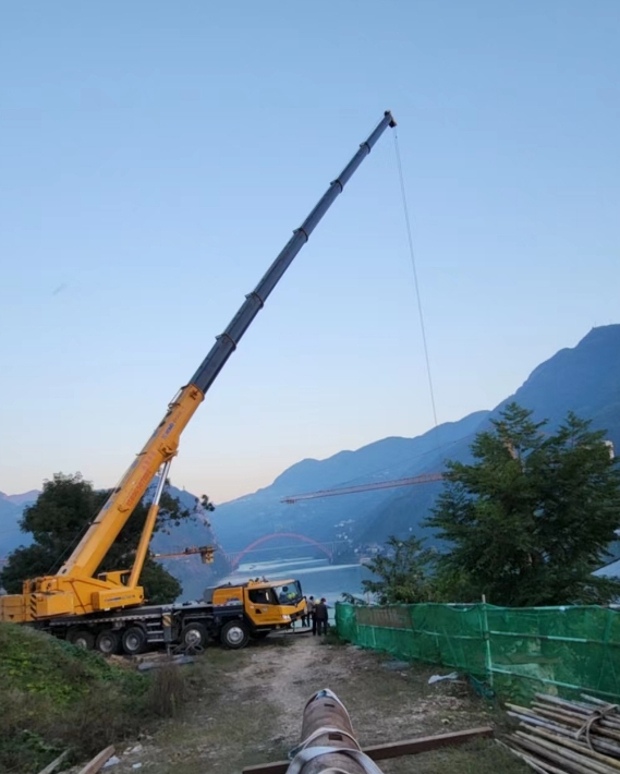 巫山随车吊出租的操作还需要考虑工作环境因素