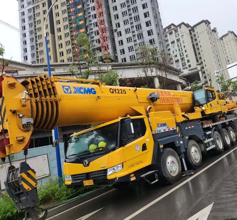 如何查看巫山吊车出租公司的吊车设备的实时位置信息？