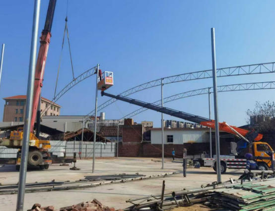 施工中常用的吊车类型是什么？它的特点是什么？