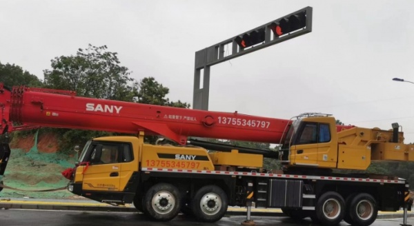 定期检查吊车的机械部件，可以确保其在良好的工作状态下运行。