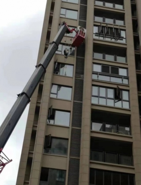 如何确保提供给客户的吊车能满足他们的需求？