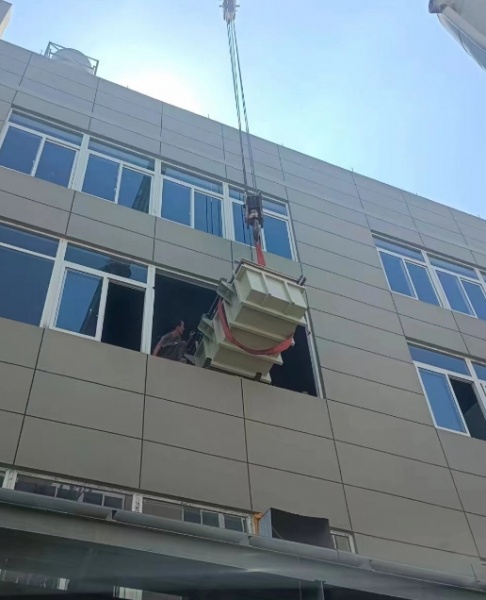 在选择和租赁吊车之前，要先了解工地的需求。