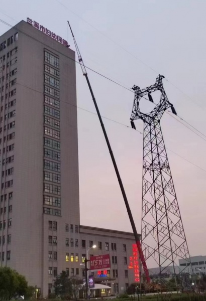 如何在吊车吊装过程中实时监测货物的姿态和受力情况？