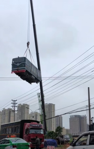 玉屏吊车出租公司如何保证吊车的绳索和吊钩安全可靠？