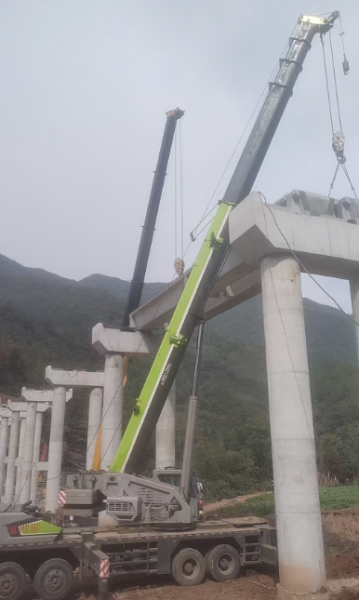 在租赁吊车过程中，如何确保设备运输和安装的安全与顺利？