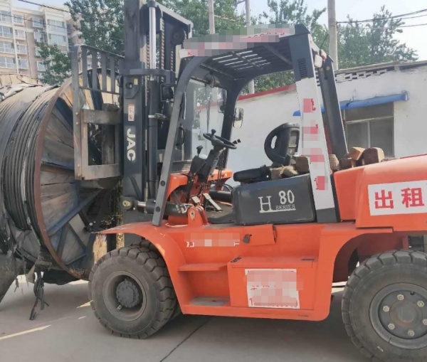 叉车卸货时如何预防货物滑落造成的损失？