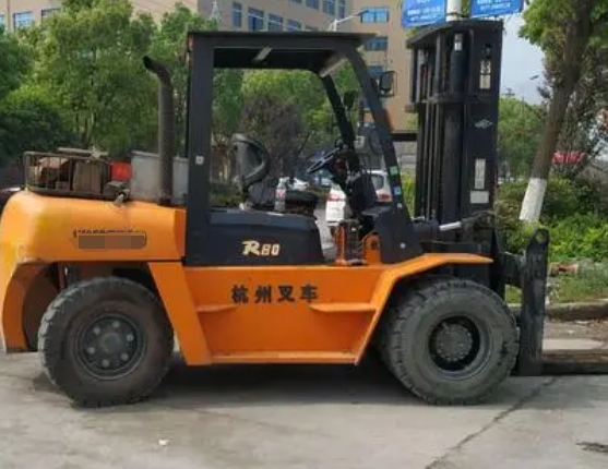 叉车卸货中怎样降低货物受损的风险概率？