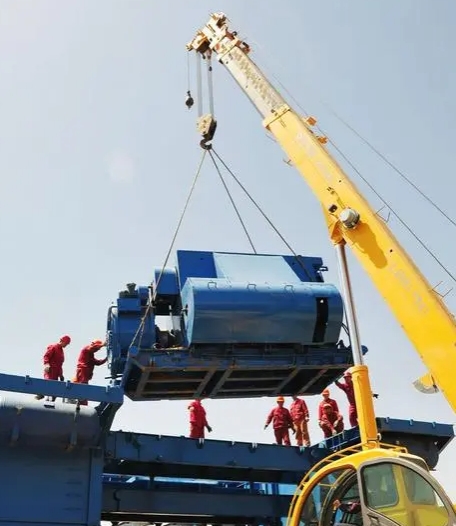 通信基站建设中吊车吊装天线怎样保证信号稳定？