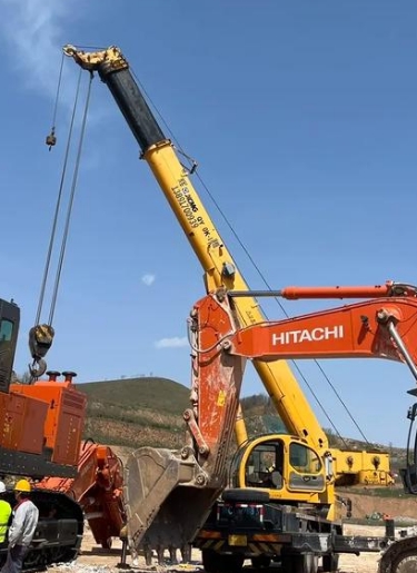 吊车的驾驶室视野怎样优化以提高操作安全性？