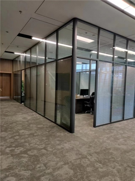 办公隔断的资料特色