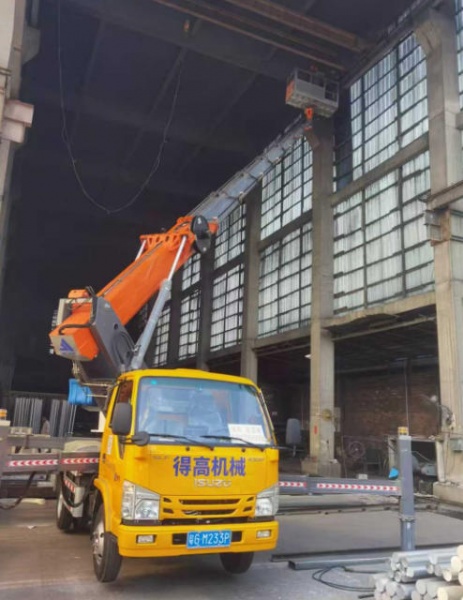 吊车的油耗与起重重量有关吗，关系大吗？