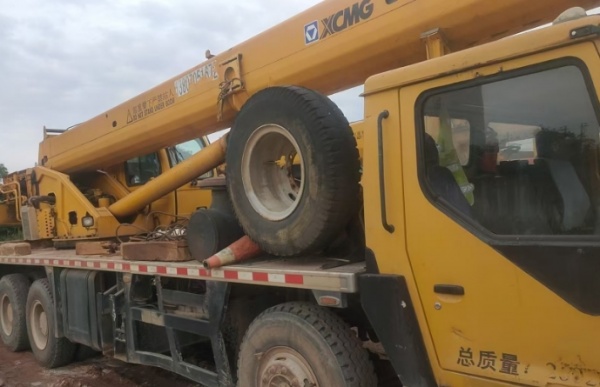 吊车在重物搬运中发挥何种作用，租赁价格贵吗？