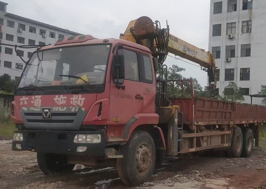 吊车对于建筑施工至关重要，出租有哪些关键事项？