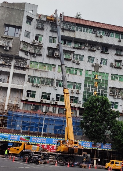 小区居民楼的吊装作业工作难度比较大的因素有哪些？