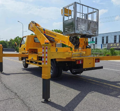 高空作业车的作业平台是否可以倾斜一定角度呢？