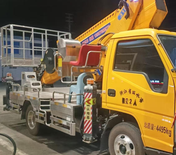 租赁登高车时是否可以要求提供操作人员呢？