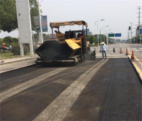武汉道路刷黑对沥青混凝土制订有不同的规范