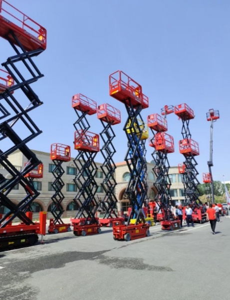 吊车吊装过程中如何应对突发状况？